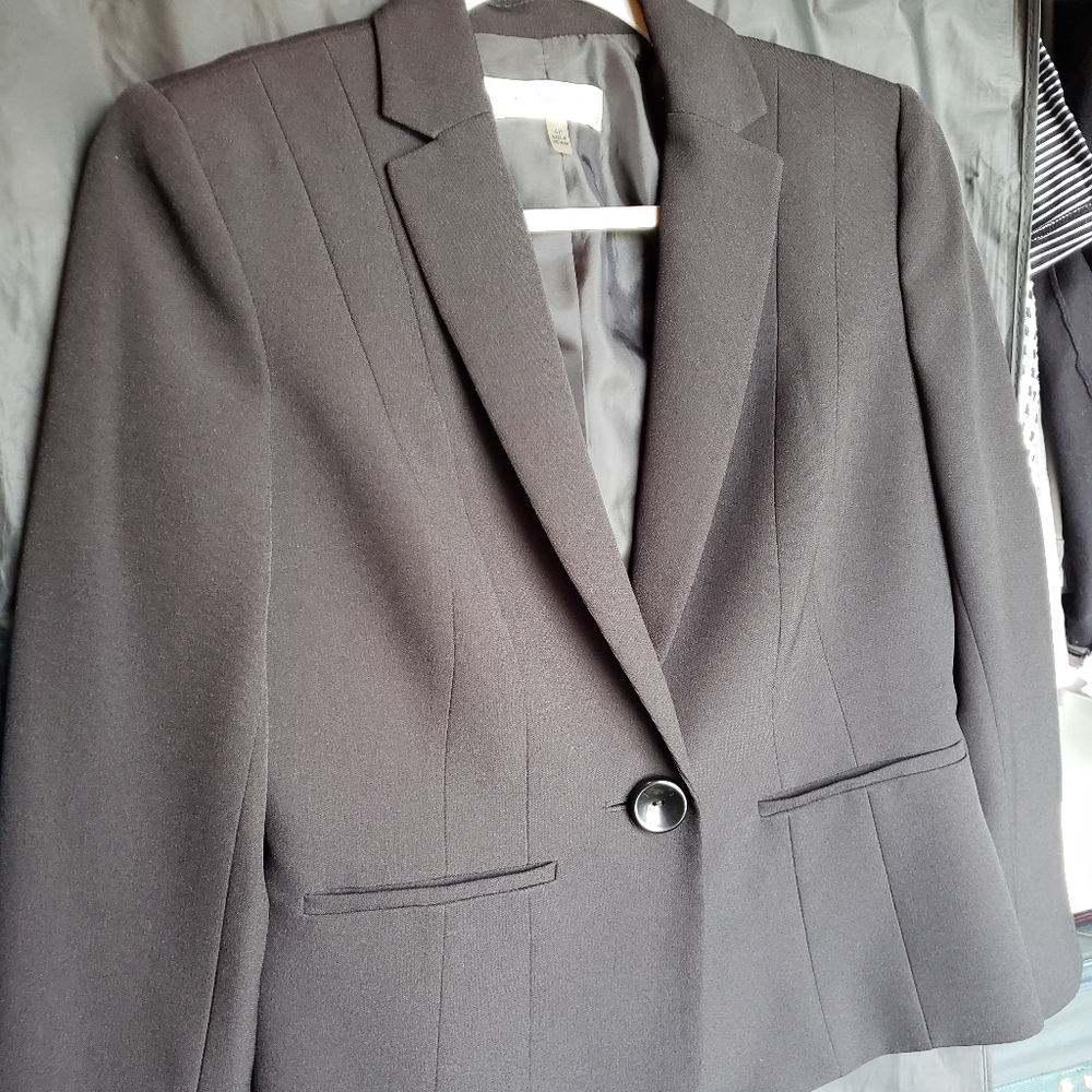 Kasper blazer, size 4P, black, never worn.